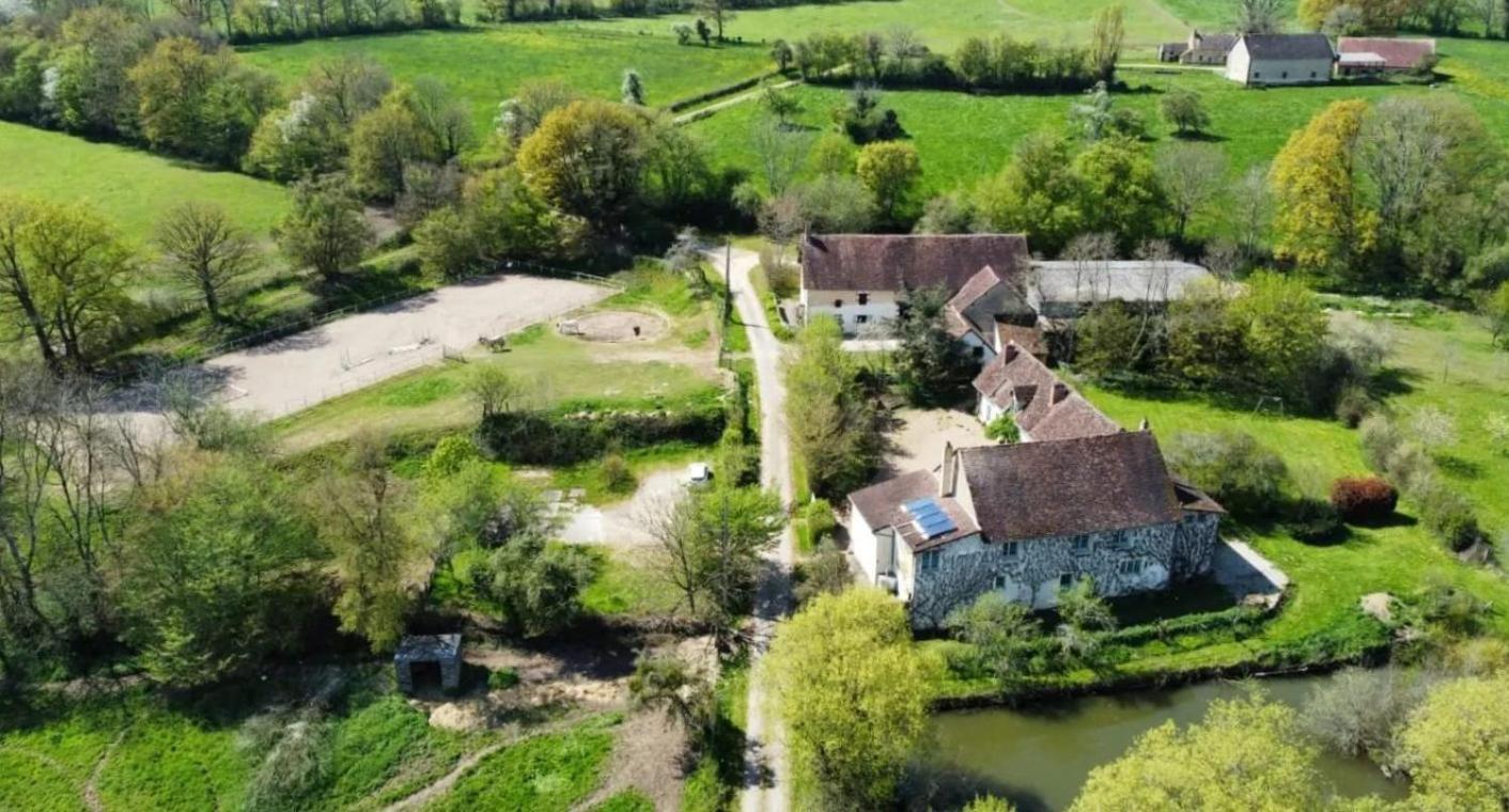 Ferme Equestre & Chambres D'Hotes Gateau Stables Proche Guedelon Saint-Amand-en-Puisaye Kültér fotó
